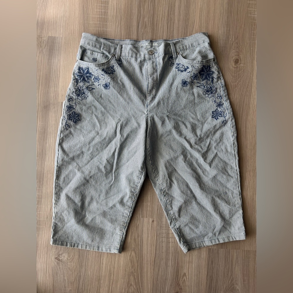 Gloria Vanderbilt Gray Jean Shorts with Blue Floral Embroidery